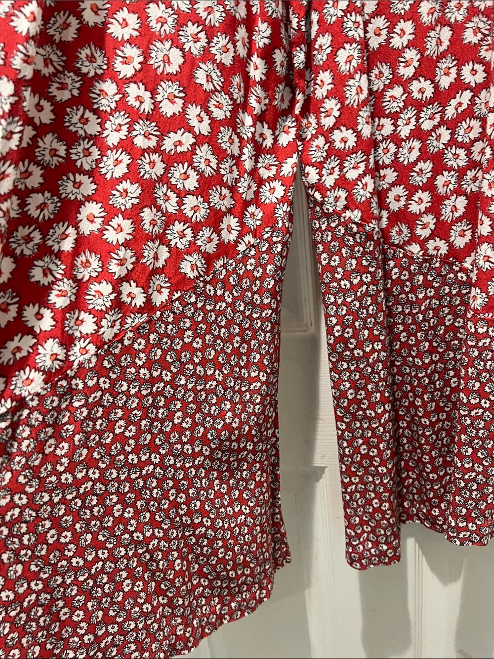 Anthropologie Burnt Coral Floral Flare Pants with White Daisy Motif - Picture 8 of 10